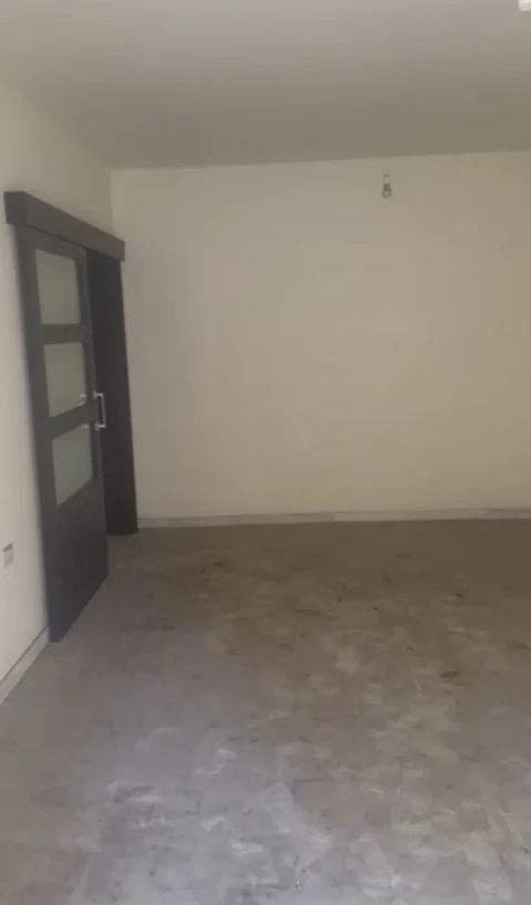Apartment in Cornich el Mazraa for sale in Corniche El Mazraa - Beirut